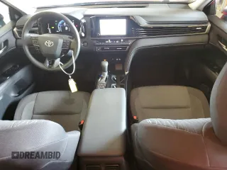2025 Toyota Camry LE z VIN 4T1DAACK4SU006974, wystawiony jako Copart lot #60284235 z przebiegiem 177 mil mil oraz Czysty tytuł • Clean title. Historia ofert i sprzedaży dostępna na DreamBid. Obrazek 8.