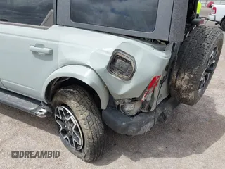 2023 Ford Bronco z VIN 1FMEE5BP9PLA97587, wystawiony jako IAAI lot #42168516 z przebiegiem 29 622 mil mil oraz . Historia ofert i sprzedaży dostępna na DreamBid. Obrazek 6.