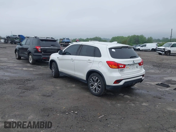 2018 Mitsubishi Outlander ES z VIN JA4AP3AU6JU011611, wystawiony jako IAAI lot #42191132 z przebiegiem 88 747 mil mil oraz . Historia ofert i sprzedaży dostępna na DreamBid. Obrazek 3.