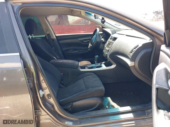 2015 Nissan Altima 2.5 with VIN 1N4AL3AP0FN368673, listed as a IAAI auction lot 41867886 with 152,213 mi miles. Bid and sale history available at carsss.com. Image 5.
