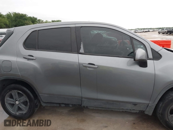 2020 Chevrolet Trax LS with VIN 3GNCJKSB2LL221800, listed as a IAAI auction lot 42196637 with 43,085 mi miles and . Bid and sale history available at DreamBid. Image 13.