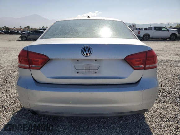 2013 Volkswagen Passat Wolfsburg Edition z VIN 1VWAH7A31DC027577, wystawiony jako Copart lot #54858125 z przebiegiem 88 685 mil mil oraz Szkoda całkowita • Salvage title. Historia ofert i sprzedaży dostępna na DreamBid. Obrazek 6.