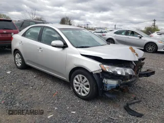 2010 Kia Forte EX z VIN KNAFU4A28A5109118, wystawiony jako Copart lot #56460755 z przebiegiem 143 845 mil mil oraz Szkoda całkowita • Salvage title. Historia ofert i sprzedaży dostępna na DreamBid. Obrazek 4.