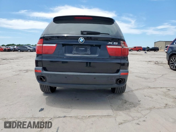 2008 BMW X5 3.0si z VIN 5UXFE43588L009967, wystawiony jako Copart lot #57900245 z przebiegiem 137 882 mil mil oraz Czysty tytuł • Clean title. Historia ofert i sprzedaży dostępna na DreamBid. Obrazek 6.