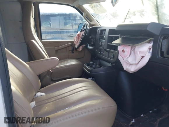 2021 Chevrolet Express Cargo z VIN 1GCWGAFP0M1256641, wystawiony jako IAAI lot #41555820 z przebiegiem Nie podano mil oraz . Historia ofert i sprzedaży dostępna na DreamBid. Obrazek 5.