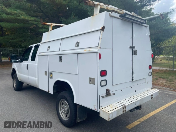 2016 Ford F-350 with VIN 1FD8X3B67GEC46263, listed as a Copart auction lot 47267935 with 241,492 mi miles and Clean title. Bid and sale history available at DreamBid. Image 3.