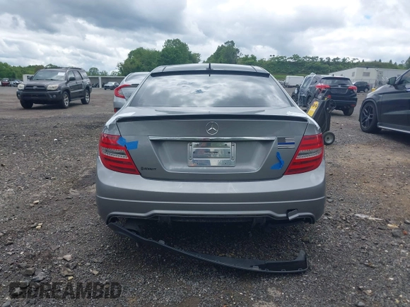 2012 Mercedes-Benz C 250 с VIN WDDGJ4HB5CF745892, выставлен на аукционе IAAI как лот 42347608 с пробегом 109 677 миль миль и . История ставок и продаж доступна на DreamBid. Изображение 6.