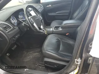 2013 Chrysler 300 C z VIN 2C3CCAET6DH577876, wystawiony jako Copart lot #48951965 z przebiegiem 95 622 mil mil oraz Szkoda całkowita • Salvage title. Historia ofert i sprzedaży dostępna na DreamBid. Obrazek 7.