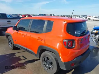 2020 Jeep Renegade Sport with VIN ZACNJAAB8LPL86428, listed as a IAAI auction lot 40952668 with 111,605 mi miles and . Bid and sale history available at carsss.com. Image 3.