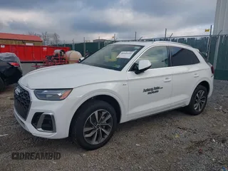 2024 Audi Q5 S line Premium z VIN WA1GAAFY4R2024229, wystawiony jako IAAI lot #40549244 z przebiegiem 7 641 mil mil oraz . Historia ofert i sprzedaży dostępna na DreamBid. Obrazek 17.