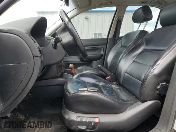 2001 Volkswagen Jetta z VIN 3VWTG69MX1M180164, wystawiony jako Copart lot #59061905 z przebiegiem Nie podano mil oraz Czysty tytuł • Clean title. Historia ofert i sprzedaży dostępna na DreamBid. Obrazek 7.