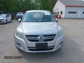 2011 Volkswagen Tiguan SEL z VIN WVGBV7AX5BW548053, wystawiony jako IAAI lot #42401994 z przebiegiem 184 299 mil mil oraz . Historia ofert i sprzedaży dostępna na DreamBid. Obrazek 13.