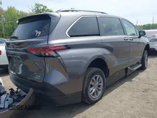 2021 Toyota Sienna XLE with VIN 5TDJRKEC3MS065212, listed as a IAAI auction lot 42086801 with 22,602 mi miles and . Bid and sale history available at DreamBid. Image 4.