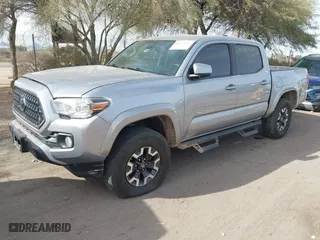 2020 Toyota Tacoma 4WD SR5 with VIN 3TMCZ5AN1LM324828, listed as a IAAI auction lot 40977362 with 33,906 mi miles. Bid and sale history available at carsss.com. Image 17.