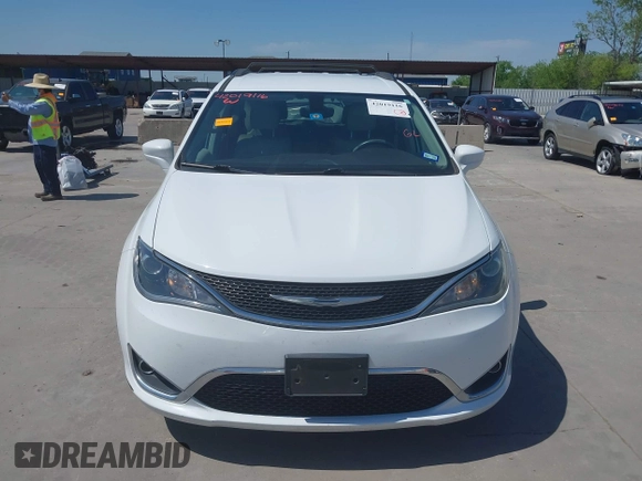 2017 Chrysler Pacifica Touring L z VIN 2C4RC1BGXHR759030, wystawiony jako IAAI lot #42019116 z przebiegiem 110 454 mil mil oraz . Historia ofert i sprzedaży dostępna na DreamBid. Obrazek 12.