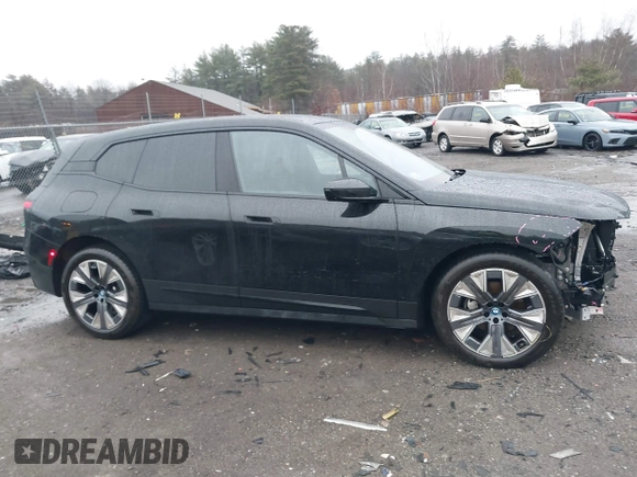 2024 BMW iX xDrive50 z VIN WB523CF00RCN76736, wystawiony jako IAAI lot #41162938 z przebiegiem 21 575 mil mil oraz . Historia ofert i sprzedaży dostępna na DreamBid. Obrazek 13.