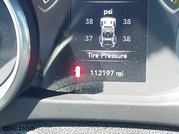 2018 Jeep Wrangler Unlimited Sport S with VIN 1C4HJXDG0JW140869, listed as a IAAI auction lot 41623256 with 112,197 mi miles. Bid and sale history available at carsss.com. Image 16.