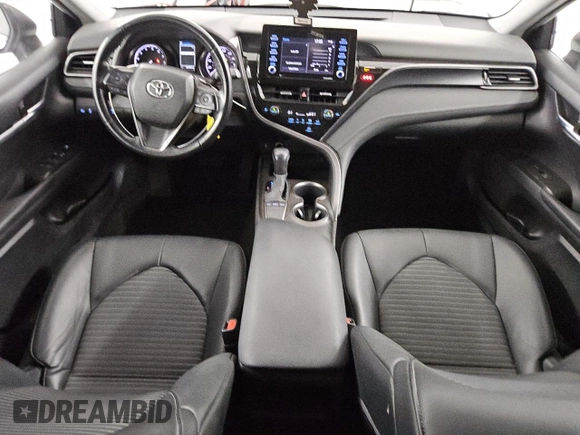 2022 Toyota Camry SE z VIN 4T1G11AKXNU630931, wystawiony jako Copart lot #82355254 z przebiegiem 34 943 mil mil oraz Czysty tytuł • Clean title. Historia ofert i sprzedaży dostępna na DreamBid. Obrazek 8.