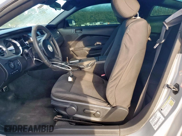 2012 Ford Mustang Premium z VIN 1ZVBP8AM7C5285563, wystawiony jako Copart lot #60732815 z przebiegiem 134 923 mil mil oraz Szkoda całkowita • Salvage title. Historia ofert i sprzedaży dostępna na DreamBid. Obrazek 7.