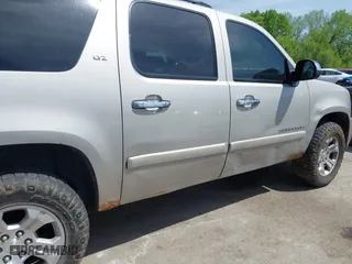 2007 Chevrolet Suburban LT with VIN 3GNFK16367G246091, listed as a IAAI auction lot 42105259 with 216,014 mi miles. Bid and sale history available at carsss.com. Image 6.
