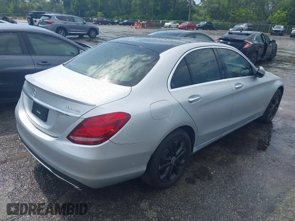 2018 Mercedes-Benz C 300 с VIN WDDWF4KBXJR318385, выставлен на аукционе IAAI как лот 42342160 с пробегом 46 800 миль миль и . История ставок и продаж доступна на DreamBid. Изображение 4.