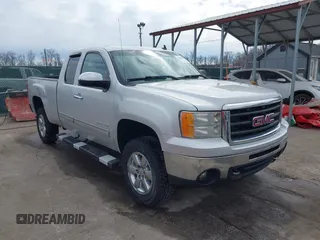 2010 GMC Sierra 1500 SLE z VIN 1GTSKVE3XAZ276251, wystawiony jako IAAI lot #41582905 z przebiegiem 110 324 mil mil oraz . Historia ofert i sprzedaży dostępna na DreamBid. Obrazek 1.