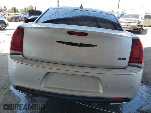 2022 Chrysler 300 Touring L with VIN 2C3CCADG1NH116171, listed as a Copart auction lot 51479035 with 21,608 mi miles and Salvage Title. Bid and sale history available at carsss.com. Image 6.