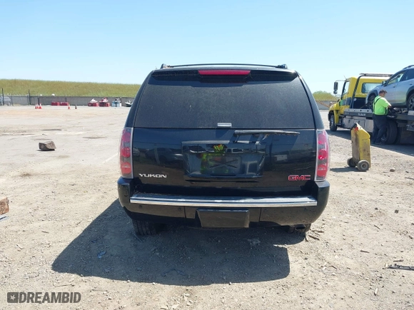 2008 GMC Yukon Denali with VIN 1GKFK63848J210877, listed as a IAAI auction lot 42096972 with 144,467 mi miles. Bid and sale history available at carsss.com. Image 17.