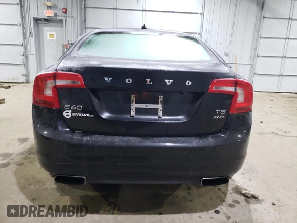 2015 Volvo S60 T5 Premier z VIN YV1612TK1F2332441, wystawiony jako Copart lot #89086705 z przebiegiem Nie podano mil oraz Szkoda całkowita • Salvage title. Historia ofert i sprzedaży dostępna na DreamBid. Obrazek 6.