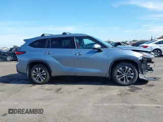 2021 Toyota Highlander XLE with VIN 5TDHZRBH2MS124631, listed as a IAAI auction lot 42660410 with 84,306 mi miles and . Bid and sale history available at DreamBid. Image 14.