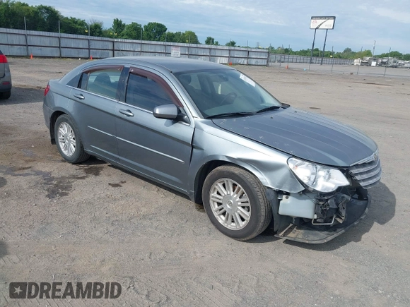 2007 Chrysler Sebring Touring z VIN 1C3LC56KX7N542931, wystawiony jako IAAI lot #42167913 z przebiegiem 240 638 mil mil oraz . Historia ofert i sprzedaży dostępna na DreamBid. Obrazek 1.