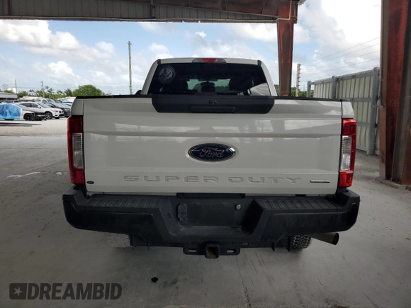 2018 Ford F-250 XL z VIN 1FT7X2B67JEC21168, wystawiony jako Copart lot #51764265 z przebiegiem 203 181 mil mil oraz Szkoda całkowita • Salvage title. Historia ofert i sprzedaży dostępna na DreamBid. Obrazek 6.
