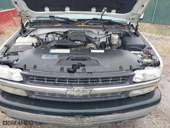 2000 Chevrolet Silverado 2500 LT with VIN 1GCGK29U5YE396273, listed as a IAAI auction lot 41957044 with 93,031 mi miles. Bid and sale history available at carsss.com. Image 10.
