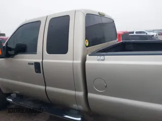 2008 Ford Super Duty F-250 SRW XL with VIN 1FTSX21R28EB92694, listed as a IAAI auction lot 41433945 with 209,613 mi miles. Bid and sale history available at carsss.com. Image 14.