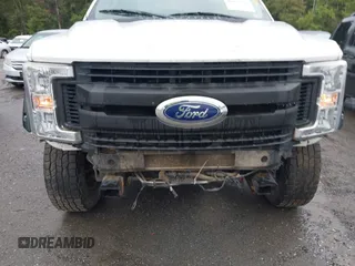 2018 Ford Super Duty F-250 SRW XL with VIN 1FT7W2BTXJEB84089, listed as a IAAI auction lot 40456238 with 180,297 mi miles. Bid and sale history available at carsss.com. Image 6.