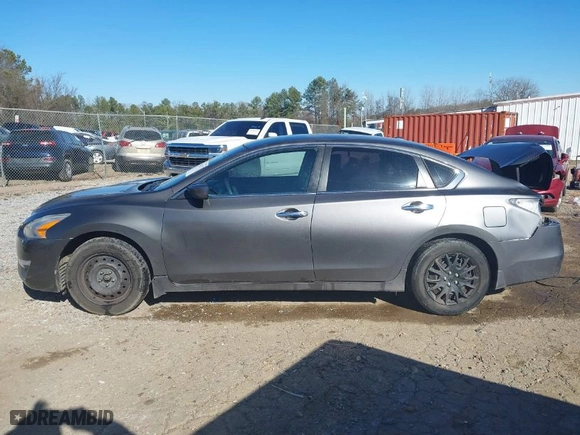 2015 Nissan Altima 2.5 S with VIN 1N4AL3AP5FN353022, listed as a IAAI auction lot 41310271 with 181,200 mi miles. Bid and sale history available at carsss.com. Image 14.