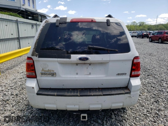 2008 Ford Escape XLT with VIN 1FMCU93138KC15216, listed as a Copart auction lot 61756845 with 192,999 mi miles and Clean title. Bid and sale history available at DreamBid. Image 6.