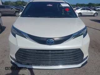 2021 Toyota Sienna XLE with VIN 5TDYRKEC0MS002020, listed as a IAAI auction lot 41952525 with 345,978 mi miles. Bid and sale history available at carsss.com. Image 12.