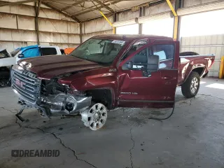 2015 GMC Sierra 2500HD SLE z VIN 1GT12YEG8FF112196, wystawiony jako Copart lot #59539995 z przebiegiem 207 377 mil mil oraz Szkoda całkowita • Salvage title. Historia ofert i sprzedaży dostępna na DreamBid. Obrazek 1.