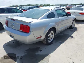 2007 Ford Mustang Deluxe with VIN 1ZVFT80N475296355, listed as a IAAI auction lot 42748184 with 198,104 mi miles and . Bid and sale history available at DreamBid. Image 4.