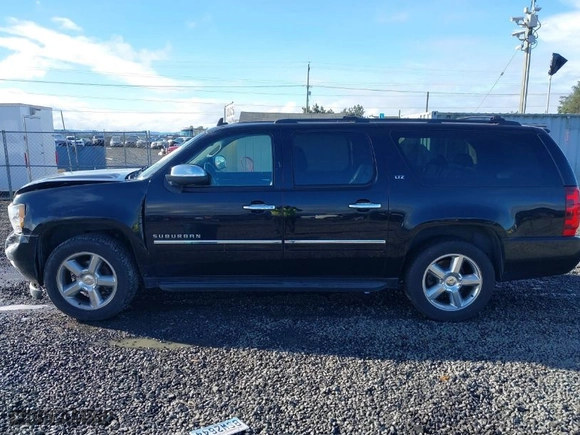2013 Chevrolet Suburban LTZ with VIN 1GNSKKE7XDR211929, listed as a IAAI auction lot 41144666 with NaN miles. Bid and sale history available at carsss.com. Image 14.