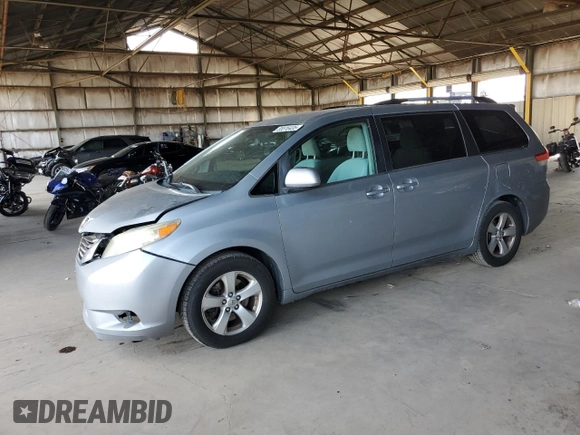 2014 Toyota Sienna LE AAS z VIN 5TDKK3DC6ES455092, wystawiony jako Copart lot #55516435 z przebiegiem 256 846 mil mil oraz Szkoda całkowita • Salvage title. Historia ofert i sprzedaży dostępna na DreamBid. Obrazek 1.