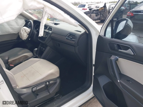 2018 Volkswagen Tiguan SEL with VIN 3VV3B7AX7JM219565, listed as a IAAI auction lot 41906582 with 92,391 mi miles. Bid and sale history available at carsss.com. Image 5.