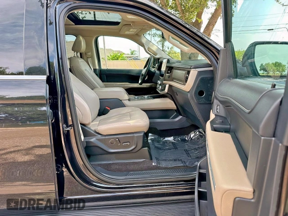 2023 Ford Expedition Max Limited z VIN 1FMJK2A86PEA15853, wystawiony jako Copart lot #58983085 z przebiegiem 62 805 mil mil oraz Czysty tytuł • Clean title. Historia ofert i sprzedaży dostępna na DreamBid. Obrazek 5.