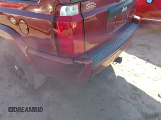 2007 Jeep Commander Sport с VIN 1J8HH48P17C673286, выставлен на аукционе IAAI как лот 41361680 с пробегом 229 407 миль миль и . История ставок и продаж доступна на DreamBid. Изображение 6.