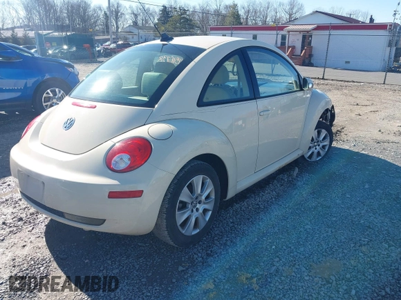 2008 Volkswagen New Beetle Coupe S with VIN 3VWPW31C58M505917, listed as a IAAI auction lot 41510238 with 64,596 mi miles. Bid and sale history available at carsss.com. Image 4.