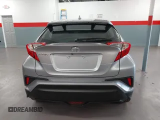 2018 Toyota C-HR XLE z VIN NMTKHMBX0JR015680, wystawiony jako IAAI lot #41987642 z przebiegiem 80 367 mil mil oraz . Historia ofert i sprzedaży dostępna na DreamBid. Obrazek 16.