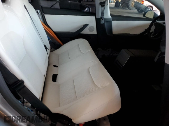 2025 Tesla Model 3 Long Range z VIN 5YJ3E1EB6SF935588, wystawiony jako Copart lot #54360605 z przebiegiem Nie podano mil oraz Szkoda całkowita • Salvage title. Historia ofert i sprzedaży dostępna na DreamBid. Obrazek 10.