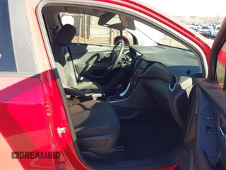 2020 Chevrolet Trax LS with VIN KL7CJKSB7LB352003, listed as a IAAI auction lot 41197201 with 84,000 mi miles. Bid and sale history available at carsss.com. Image 5.