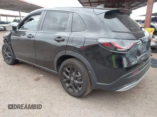 2024 Honda HR-V Sport z VIN 3CZRZ1H55RM707358, wystawiony jako IAAI lot #42190730 z przebiegiem 39 368 mil mil oraz . Historia ofert i sprzedaży dostępna na DreamBid. Obrazek 3.